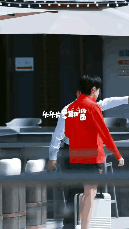 终于等到楚钦现身！球迷都有点等不住了，毕竟明天乒超就开打，上午还没见到楚钦