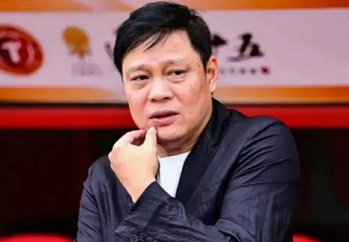 看到国足0：1输给印尼队范志毅是真的生气了直接不顾面子，撸起袖子开喷他是