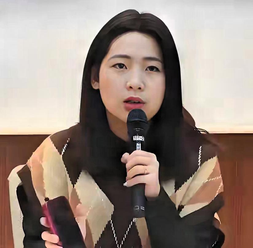  司法变武器？徐巧芯突遭起诉，蓝营青年誓死守护，台湾政坛上演激烈对决沉寂两年