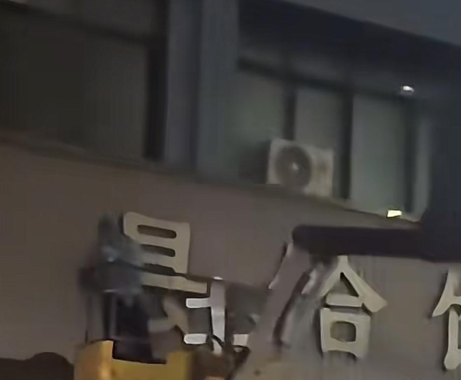 老霍的面馆是彻底凉凉了！就在9月5日有郑州的网友发现，曾经因为续面事件而卷入舆