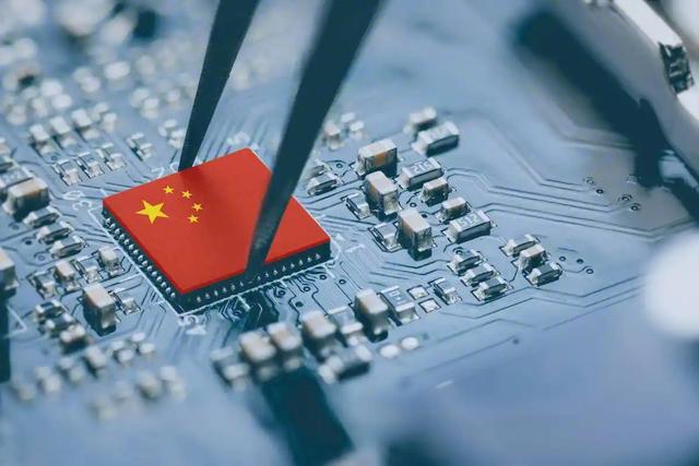 中国芯片逆袭，美国坐不住了！MATCH法案暴露美国真实意图，自己撑不住了，临