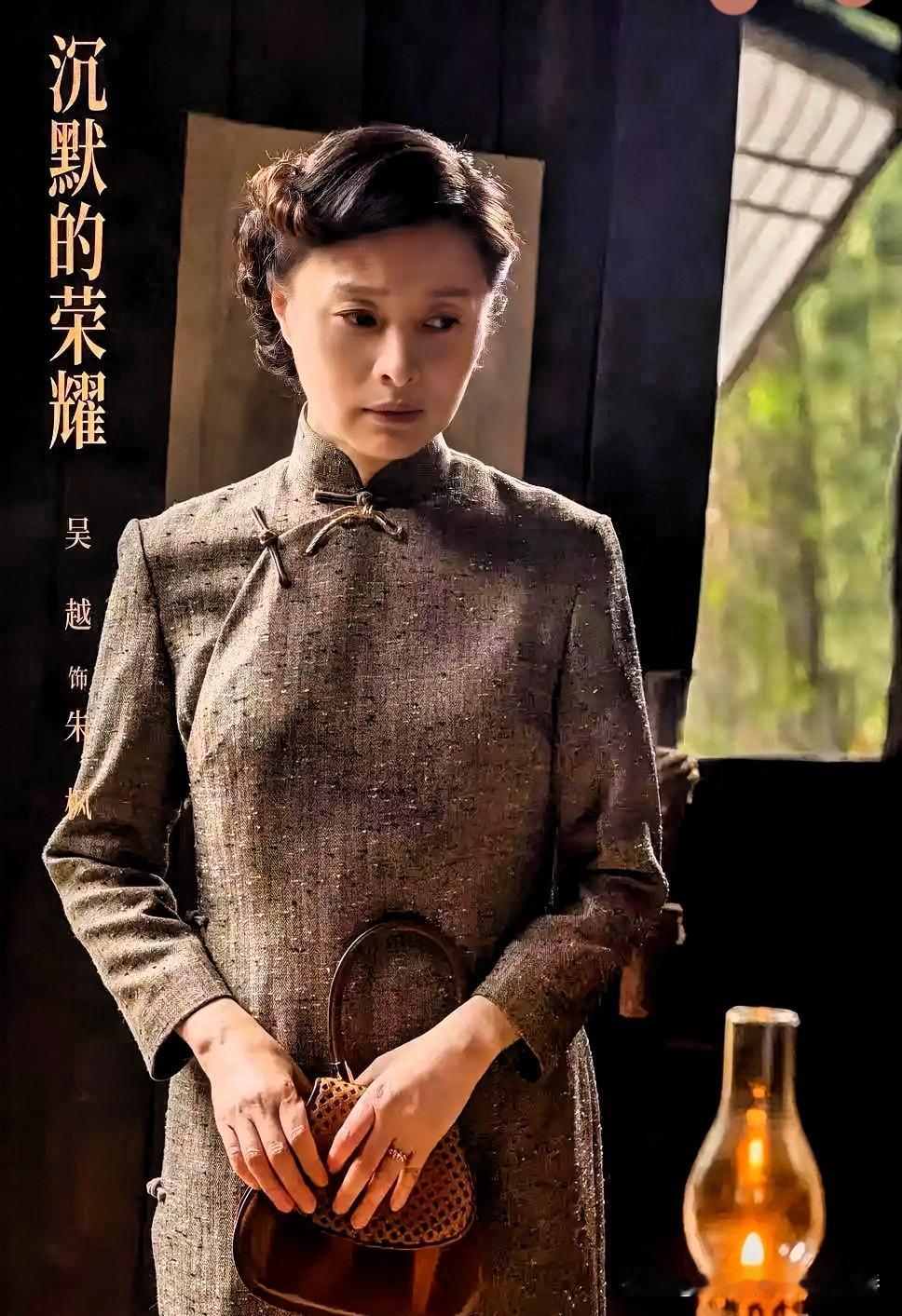 吴越，53岁，至今不婚不育，心无旁骛一辈子。她把自己的事业当成了生活，把演戏当成