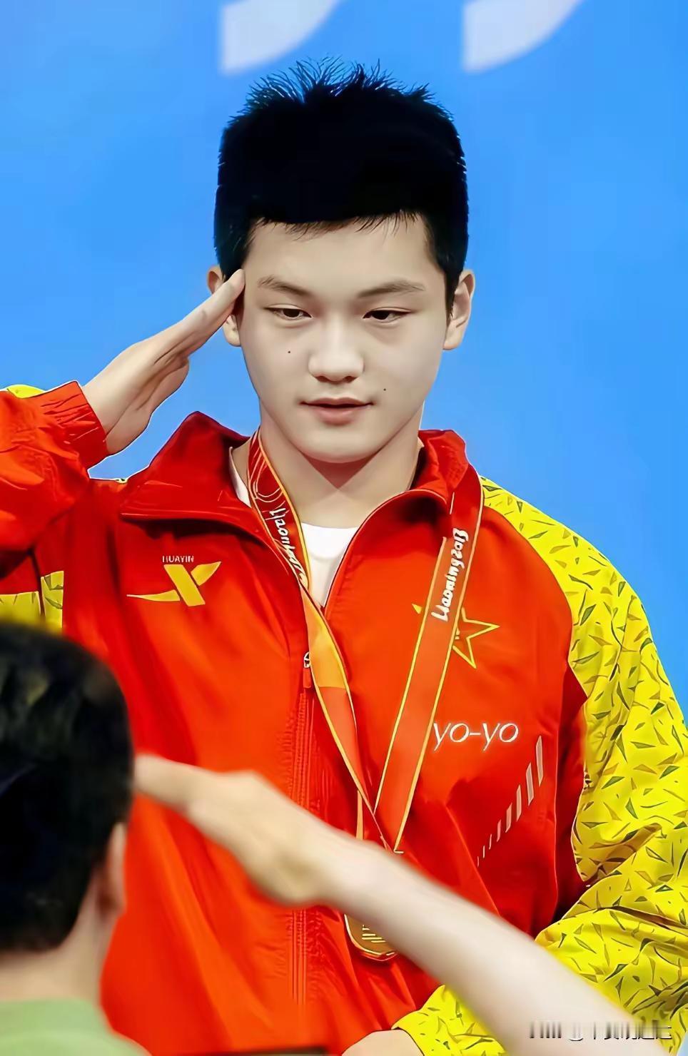 没有人不爱樊振东小胖问喜欢男队里的谁：口口声声说不玩这个，结果是对着恺恺又搂又