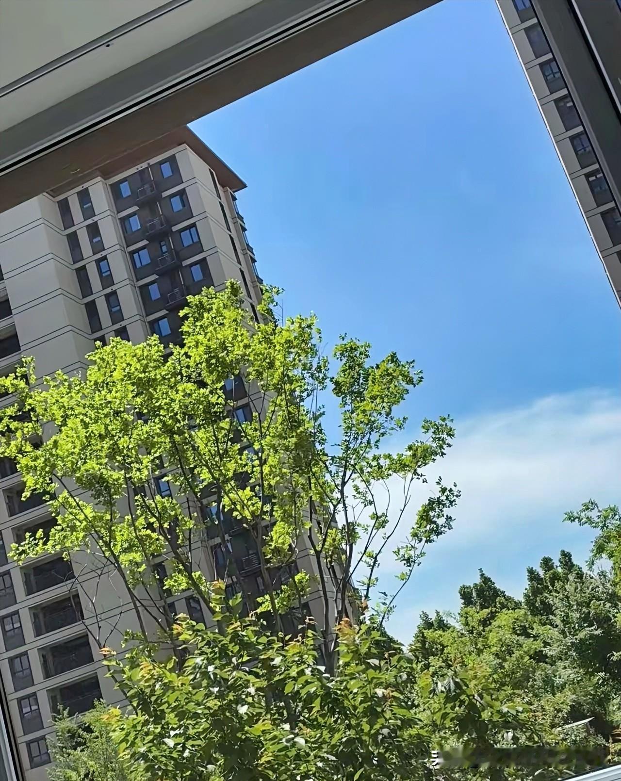 我真的服了穷人了我邻居一个月只有4000块钱，他老婆也就三四千，两口子加起来不