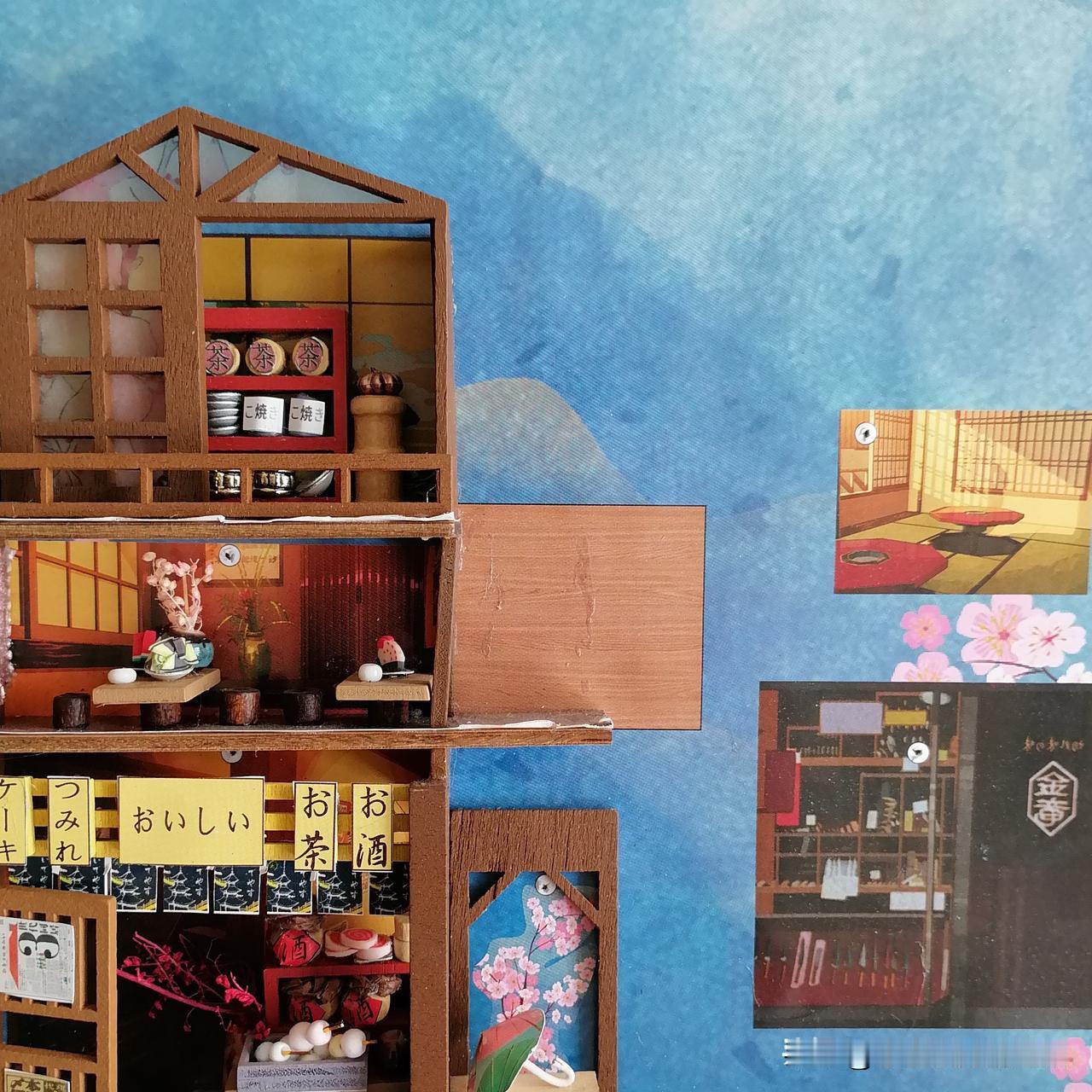 “爷爷，这个小房子卖多少钱？”小男孩像发现了新大陆，惊喜地问我。“两块钱！”