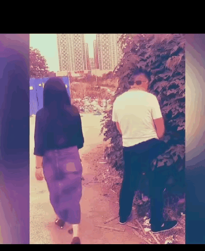 这也不能说不文明，老年人都这样，不尿就尿裤里了，倒是这位女士行为有点过！