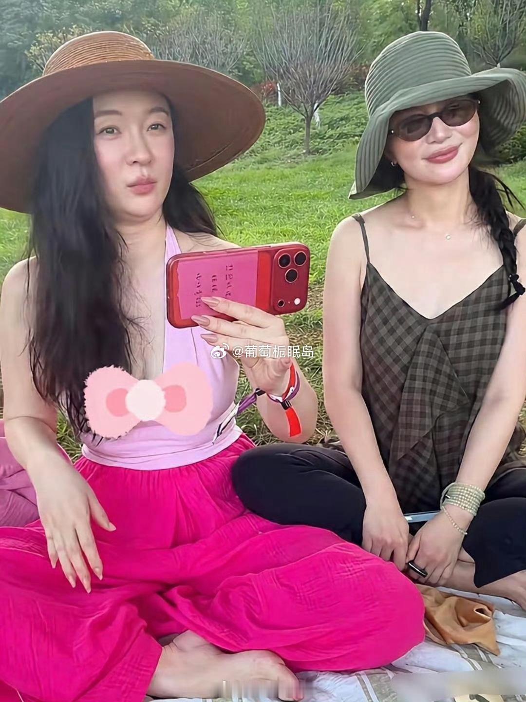 45岁霍思燕参加姐妹聚会，她现在真富态，整个人肉嘟嘟的。甘薇，熊乃瑾，还有贾乃亮