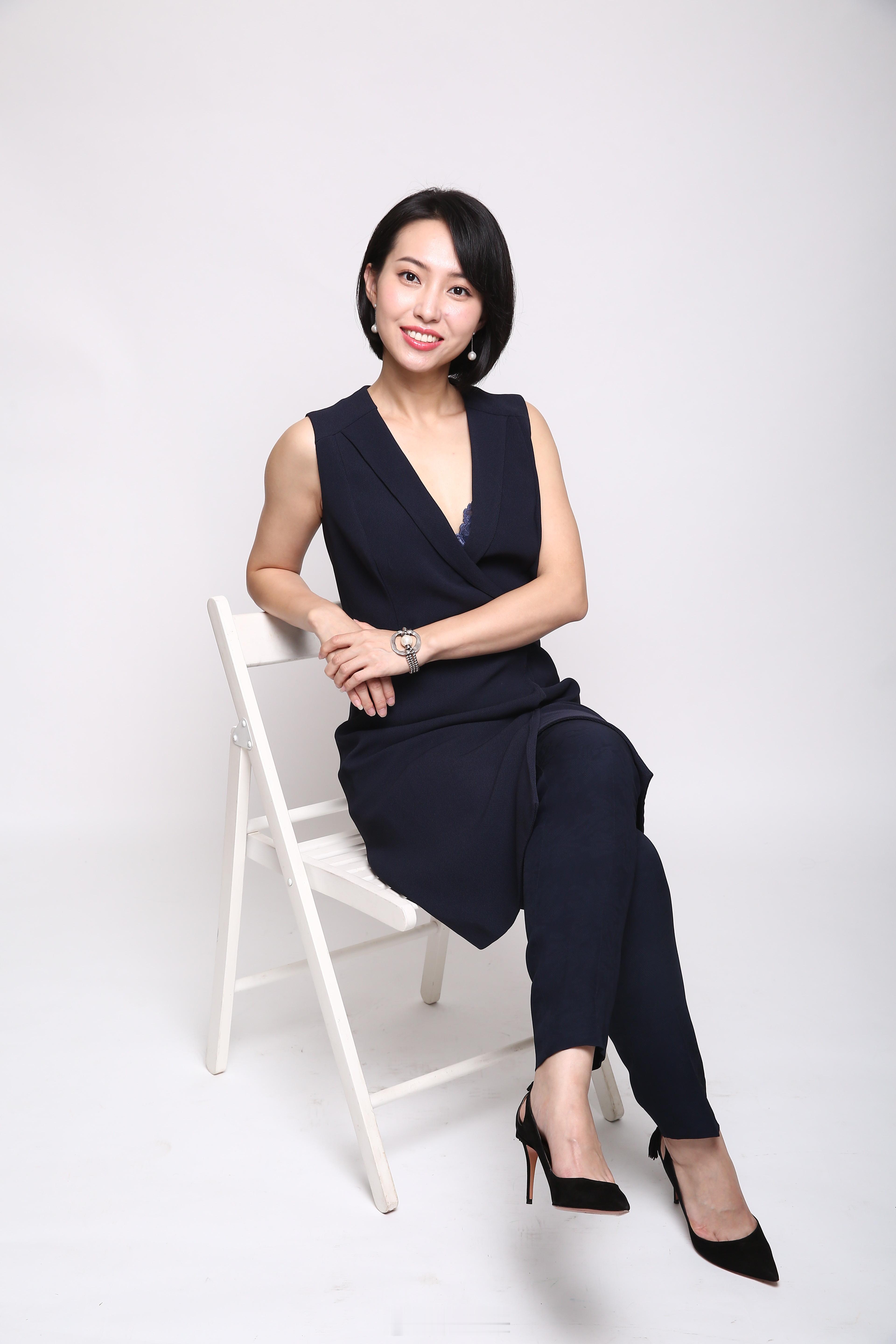 114短发控气质阿姨