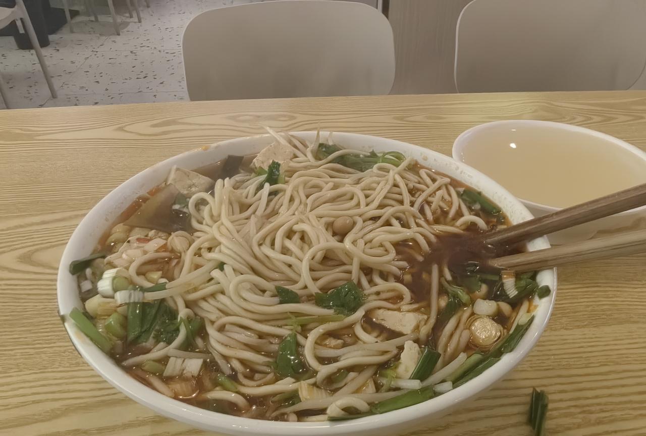#记录我的2025#今天早上起来实在是不想做饭，看看手机上有个团购一直没用，就