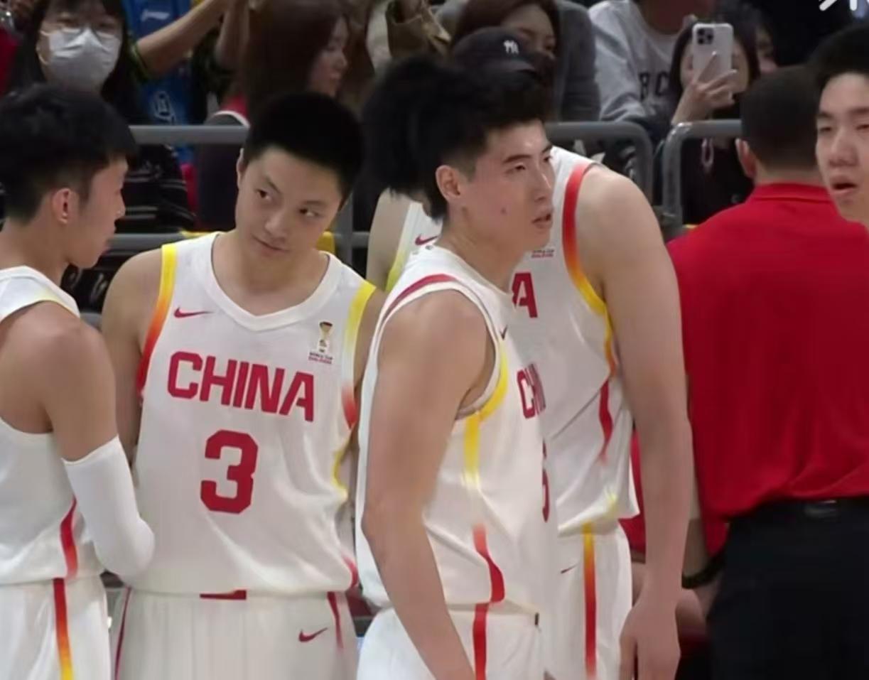 男篮惜败韩国！周琦7分罚篮拖后腿，张镇麟9分高效，两人不及格引热议