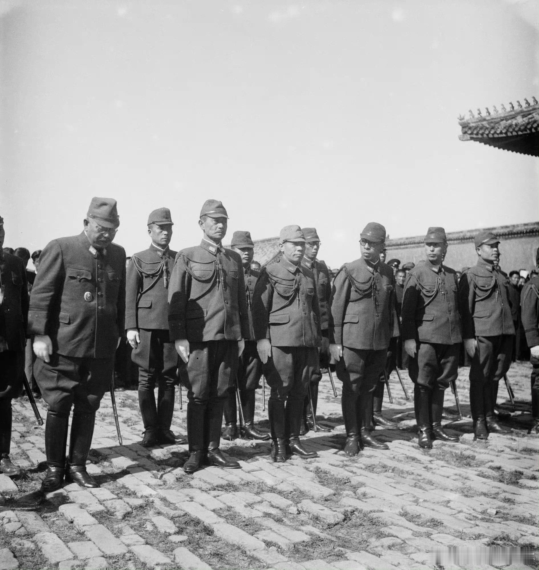 1945年10月10日，HeddaMorrison镜头下的华北日军在故宫太和殿