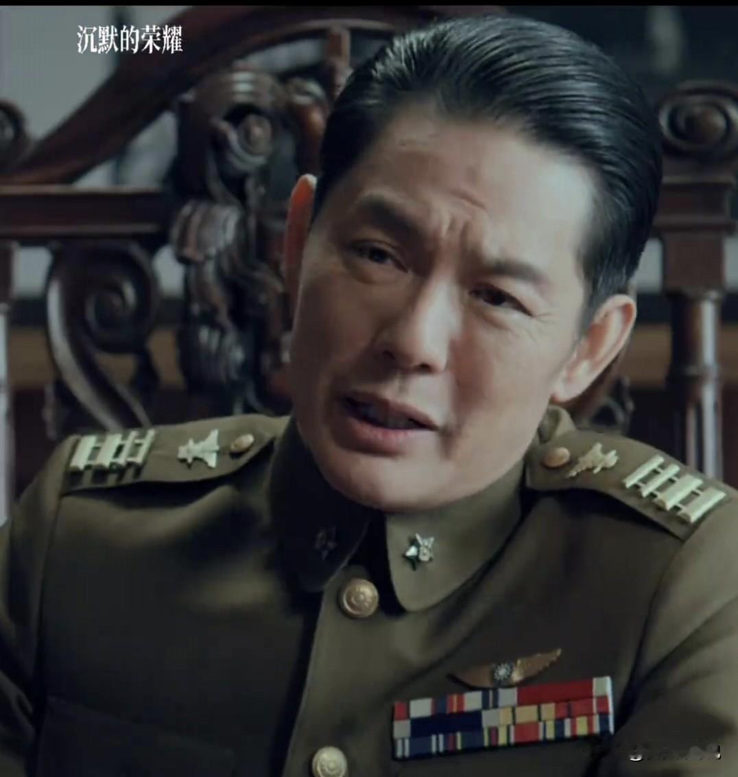 一直以为电视剧《沈默的荣耀》中，空军司令周至柔的军衔是错误的，当看到周至柔的原型