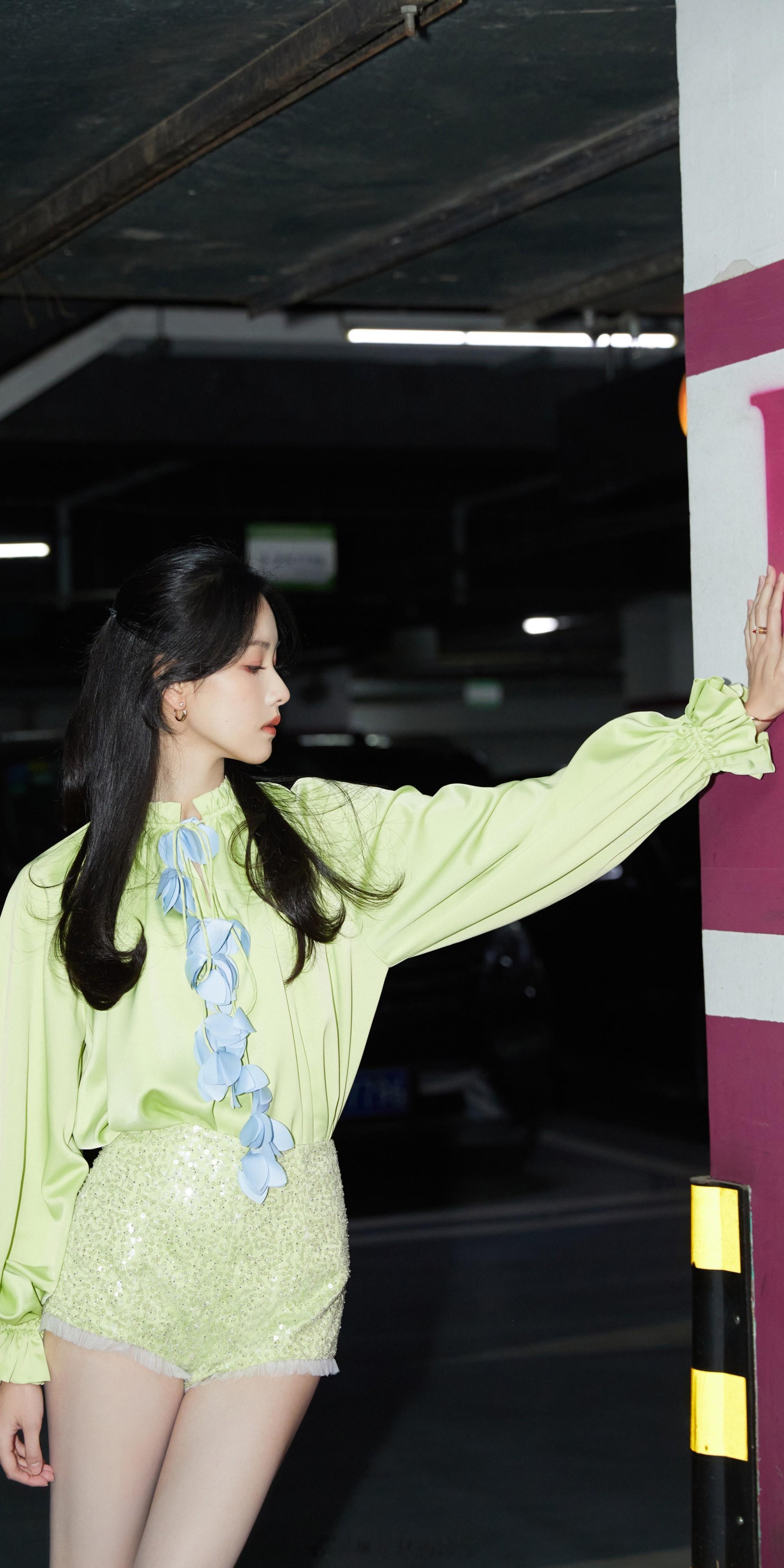 陈都灵艳丽精致青春迷人