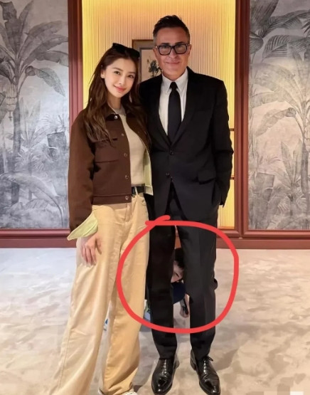 电视上看着一般般，真人巨漂亮。[玫瑰][玫瑰][玫瑰]