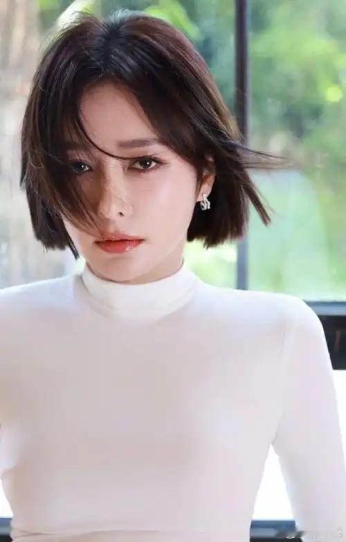 短发太飒了，这气质轻松拿捏优雅美。​​​