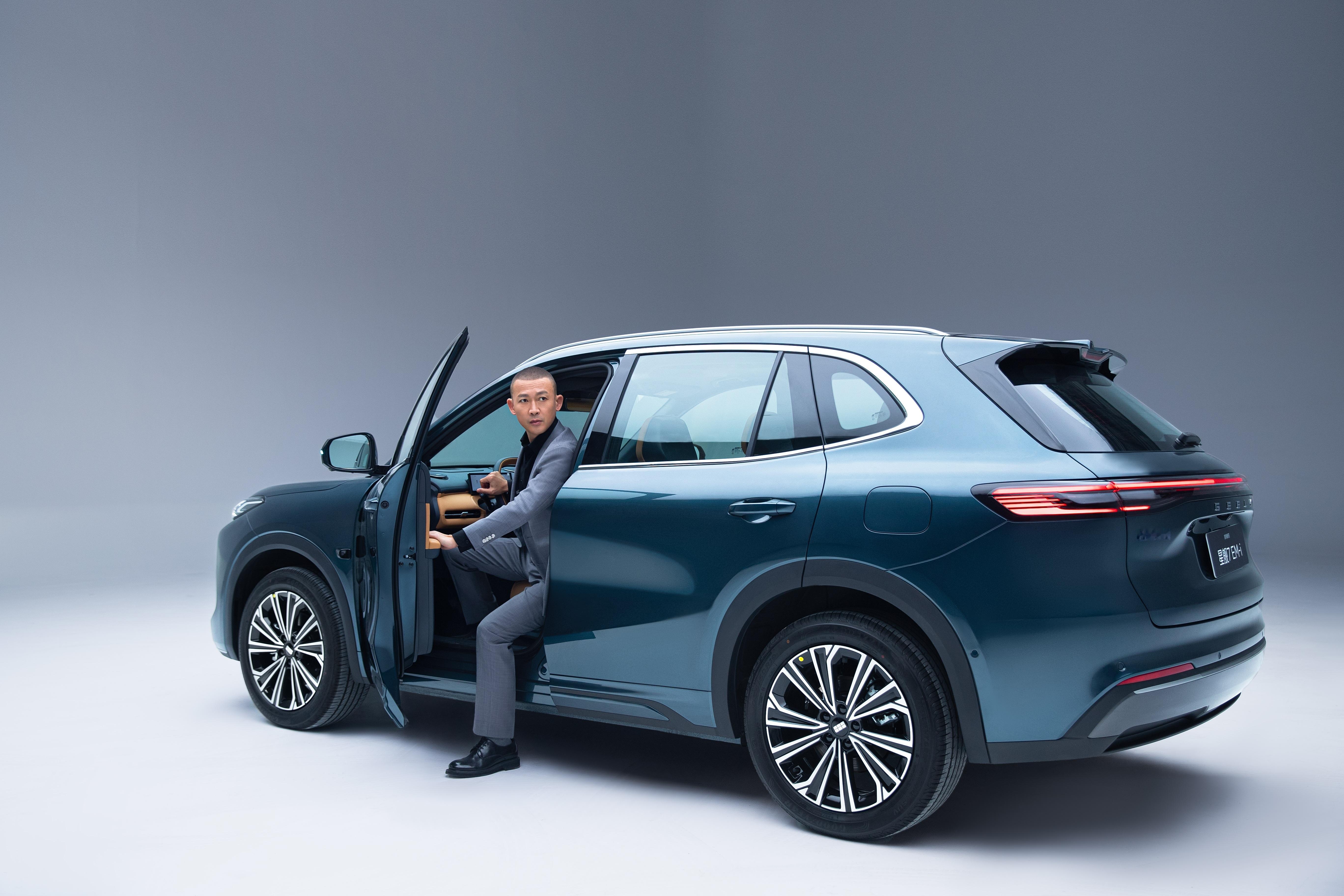 官宣了！聂远牵手吉利银河正式成为2026款星舰7EM-i新晋代言人。为此我特意研