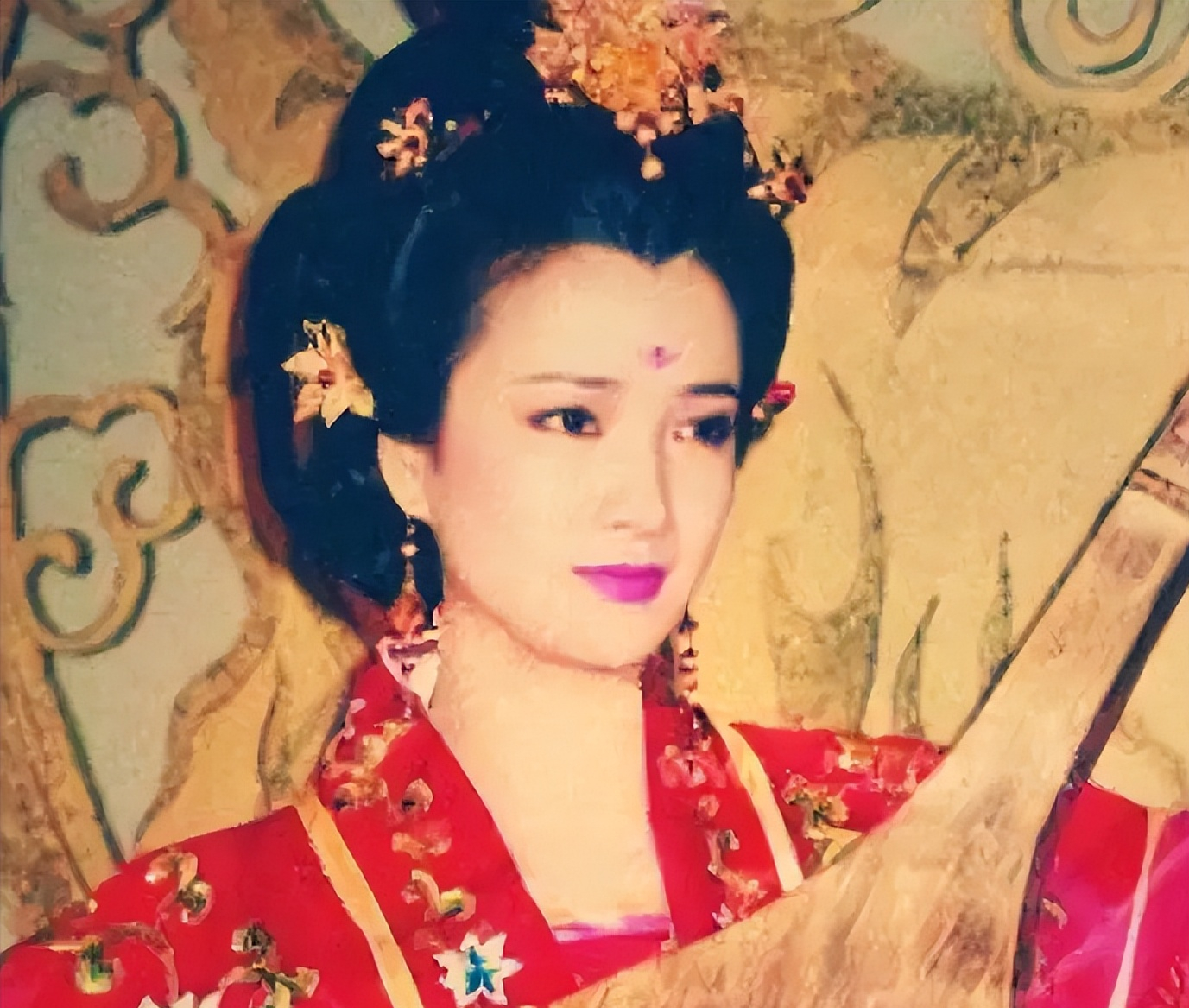 公元976年，宋太宗多次强留小周后在宫中。为保全丈夫，她每次皆闭目泪眼承受。可有