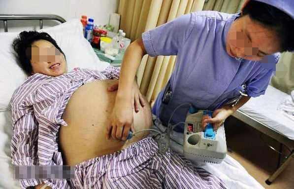 孕妈产房生子, 护士报喜说是三位公主, 家人久久没有回过神