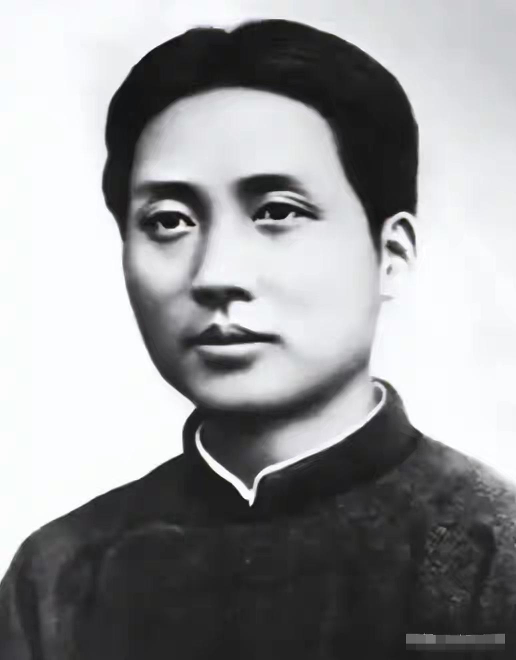 毛主席纪念堂设计：老专家坚持坐北朝南，谷牧一锤定音，全场沉默这事儿搁现在听来