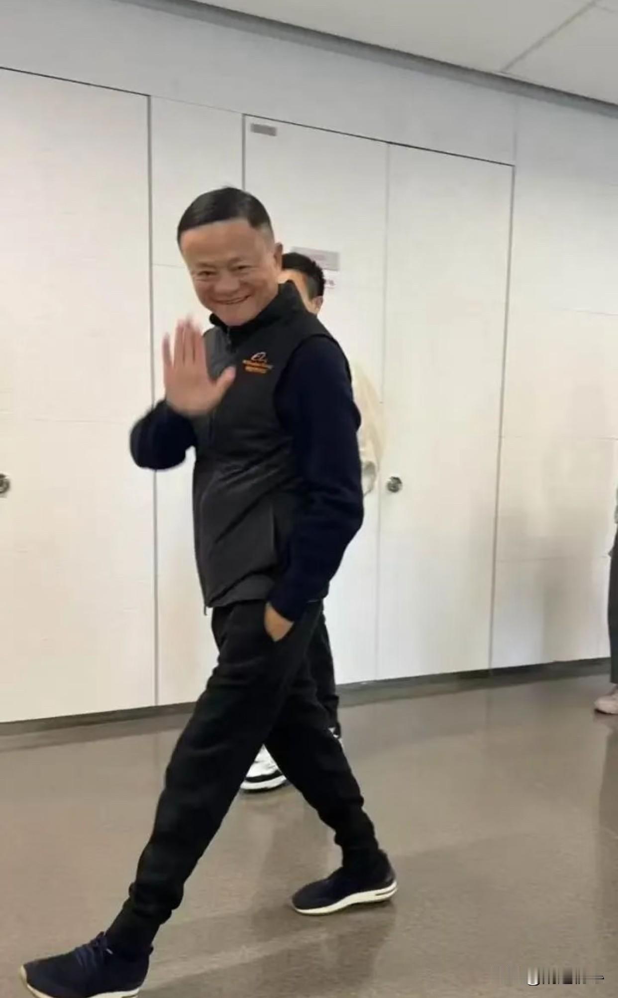 网友：马总救救我呀！马云：你怎么啦？网友：我的淘宝店快倒闭了呀！马云：这我