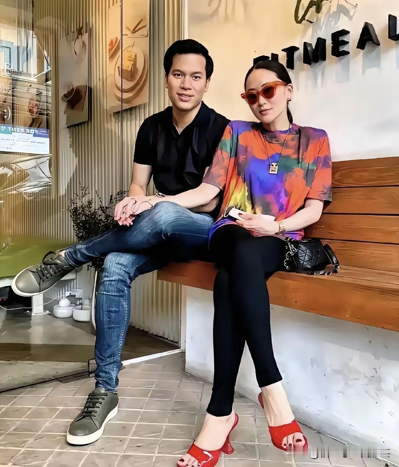 佩通坦不担任泰国总理小日子过得很惬意，经常和家人一起去泰国以外的地方旅游度假。