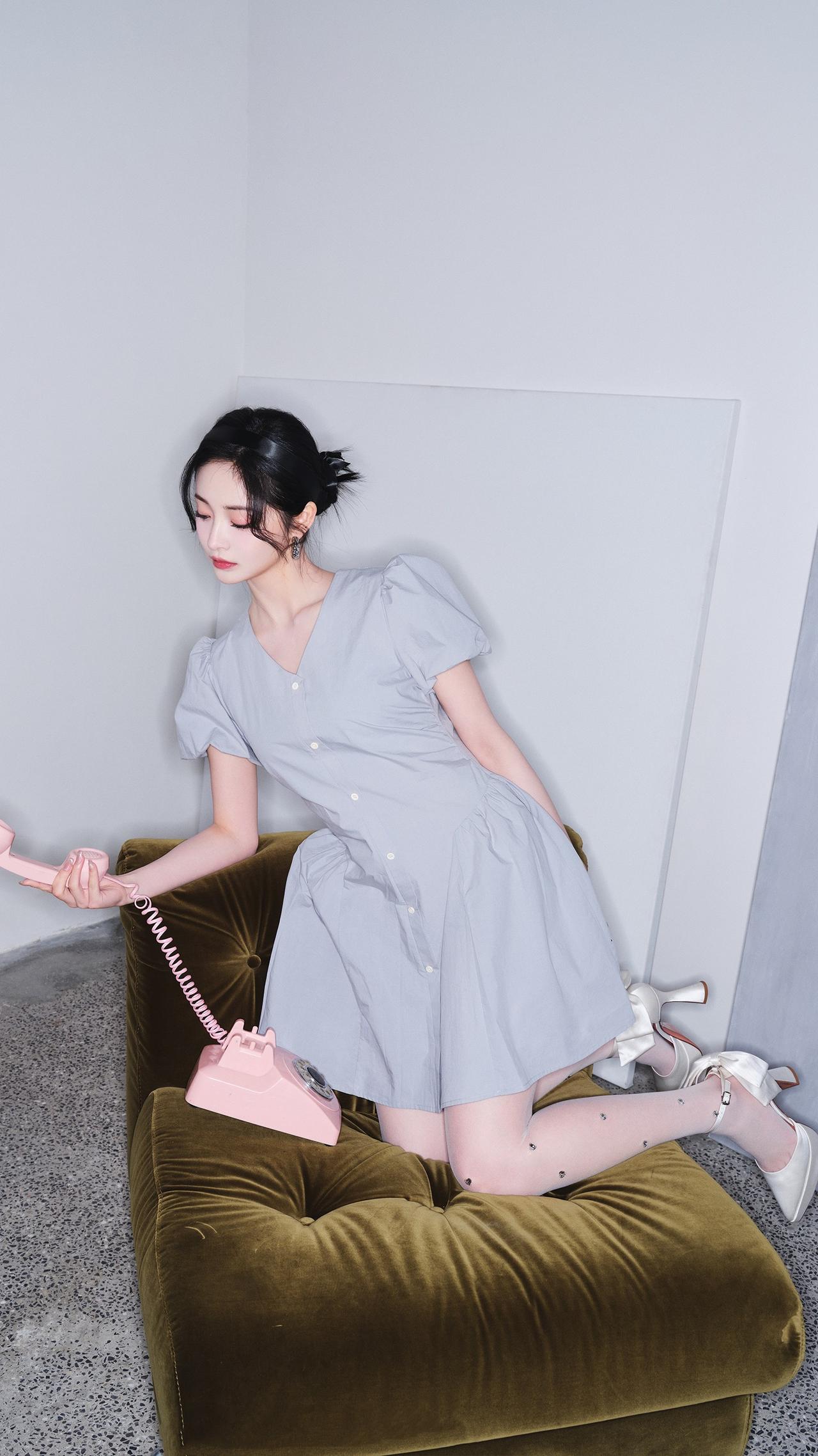 周洁琼壁纸欣赏：波点的穿搭时尚。周洁琼壁纸欣赏：波点的穿搭时尚。