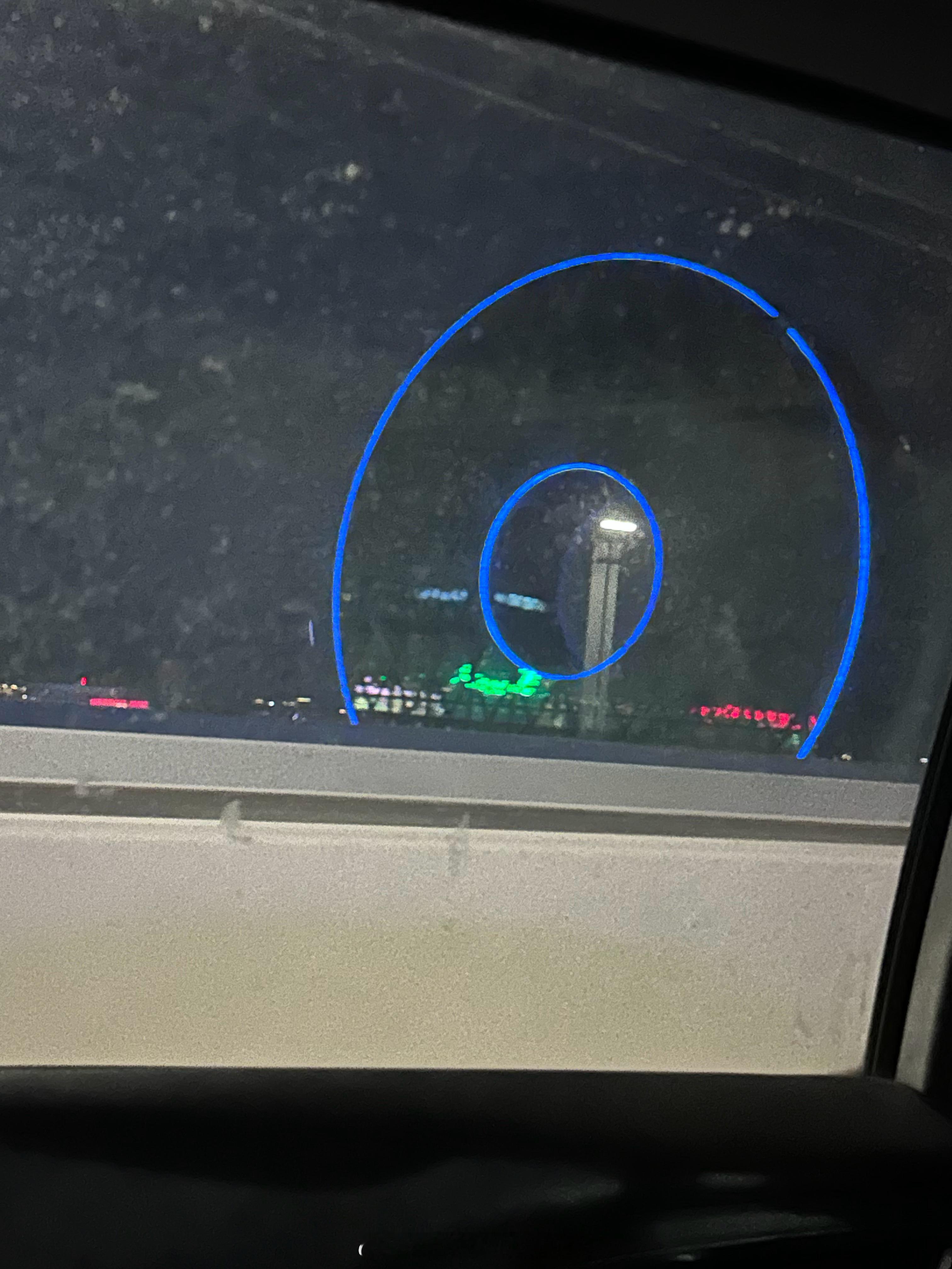 晚上经过这个大楼，听说评估价17个亿，现在13亿都没人要，好像说还要再拍卖一次、