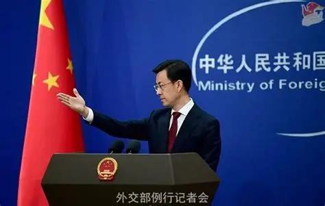 美国刚承认在太空部署了武器，中国的回应只有一句话9月14日，美国空军部长特