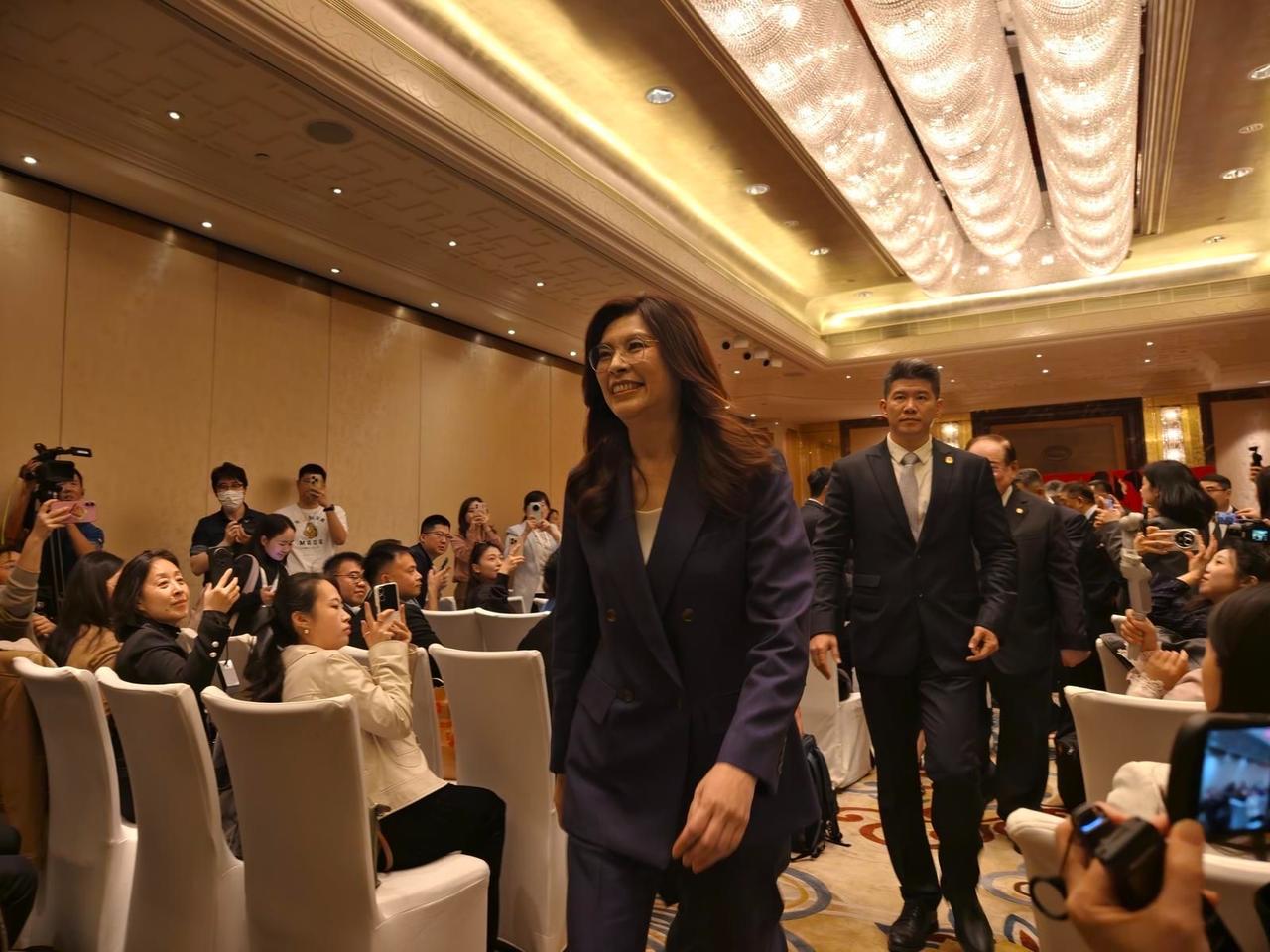 一夜之间这个女人被网友们记住了！7月31日是一个普通且平常的日子，但731这