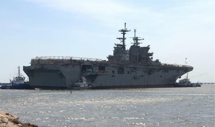 每天认识一件兵器美国“美利坚”级两栖攻击舰“美利坚”级两栖攻击舰是美国正在建造