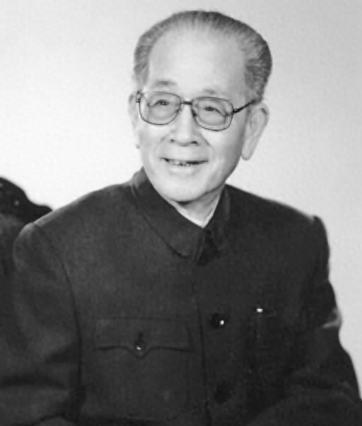1982年的一天，刚获平反的李雪峰，就兴高采烈的去登门拜访刚卸任的纪登奎，当时李