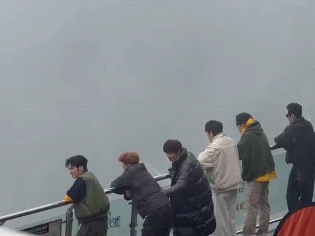 黄子韬把就刘耀文照顾的很好哈哈哈哈哈谁能想到刘耀文和黄子韬居然这么合拍啊，就是说