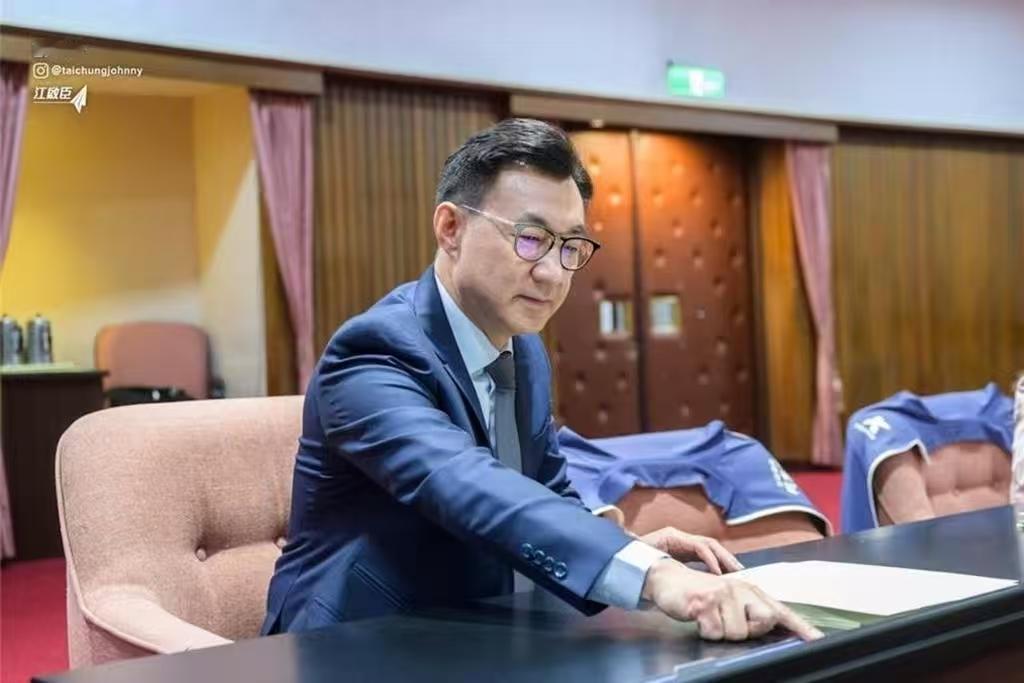赖清德“三讲”恬不知耻列数蓝白通“恶法”，民进党赶尽杀绝，江启臣罢团急补送件！赖