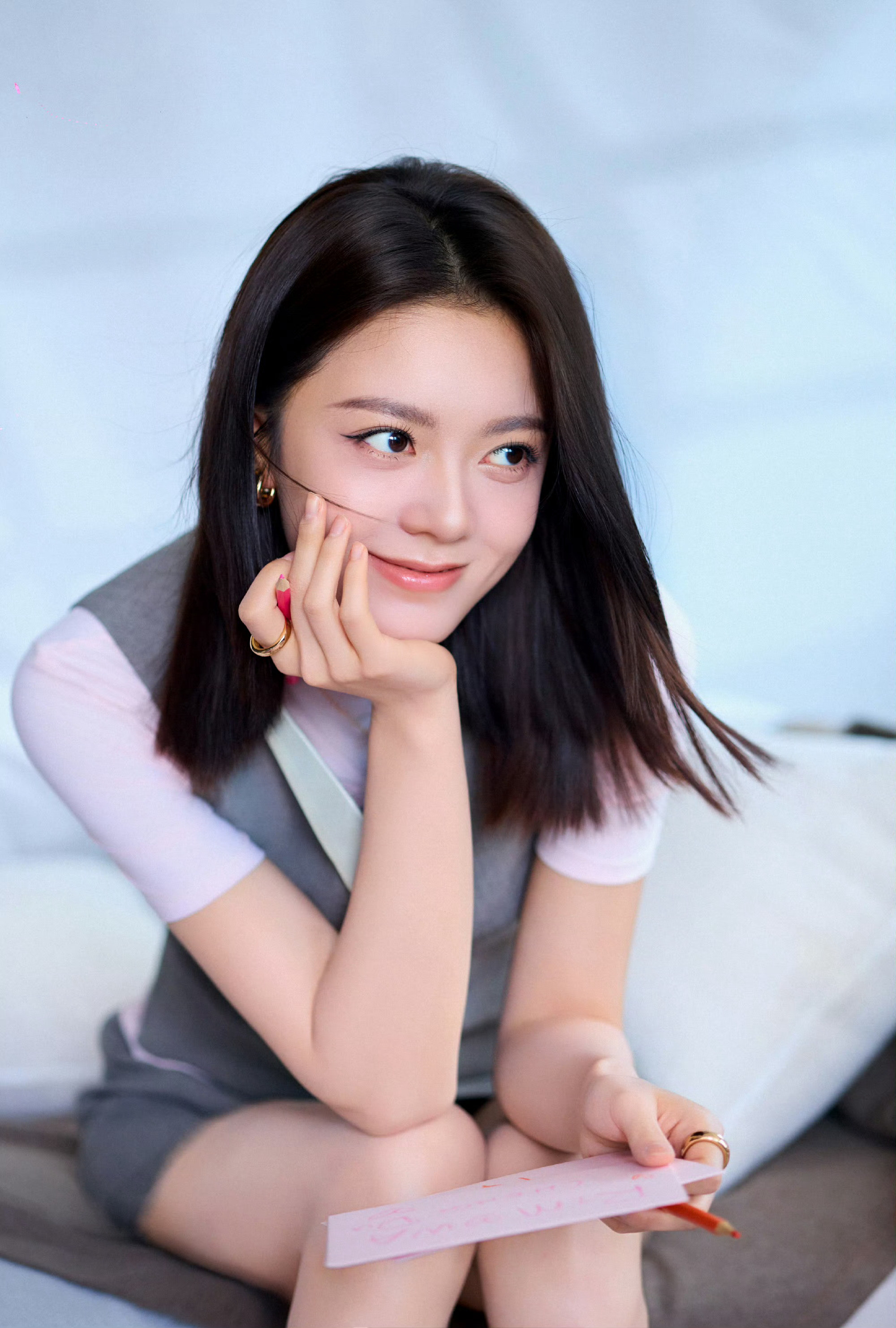 赵今麦活动状态麦麦的这套造型真的太有气质了，好美好可爱