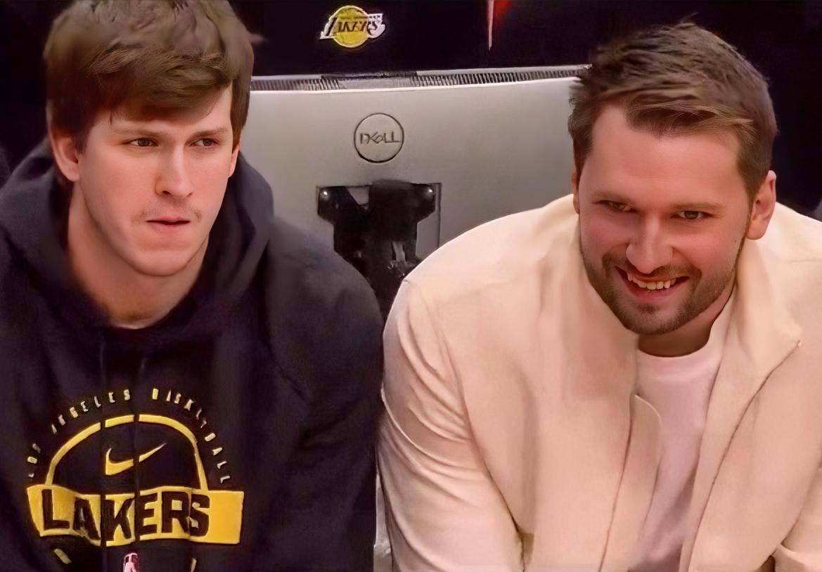 争议拉满！球队落后绝境，湖人老大东契奇场下满脸笑容太离谱！湖人客场迎战火箭季