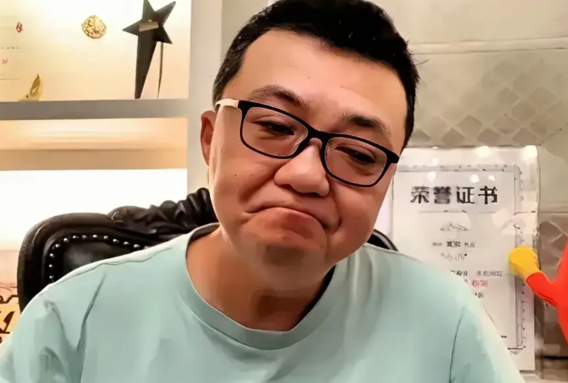 突然发现，董路原来是个大嘴，却容不下苏超。视频中董路撂出狠话：苏超要是赢中甲