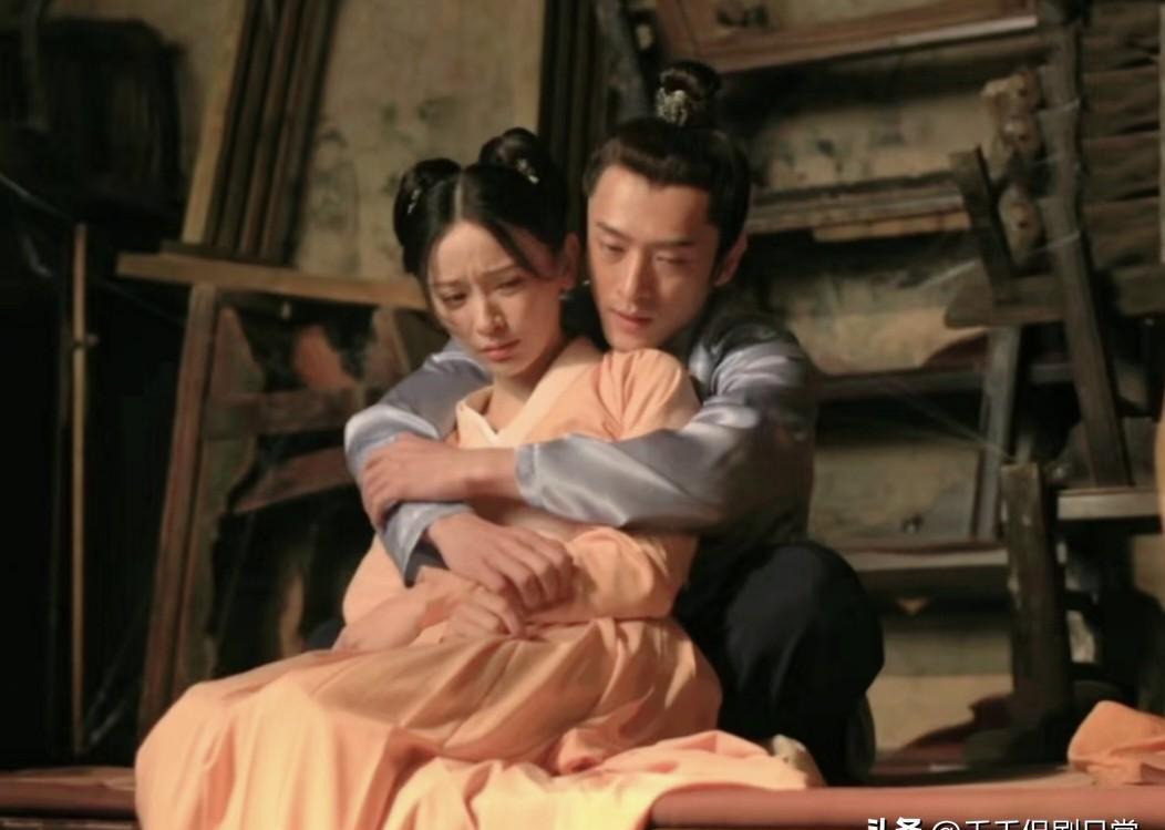 她笑着把补品端给妾室，那碗汤让那个女人永远生不出儿子。你以为是宅斗小白花委曲求