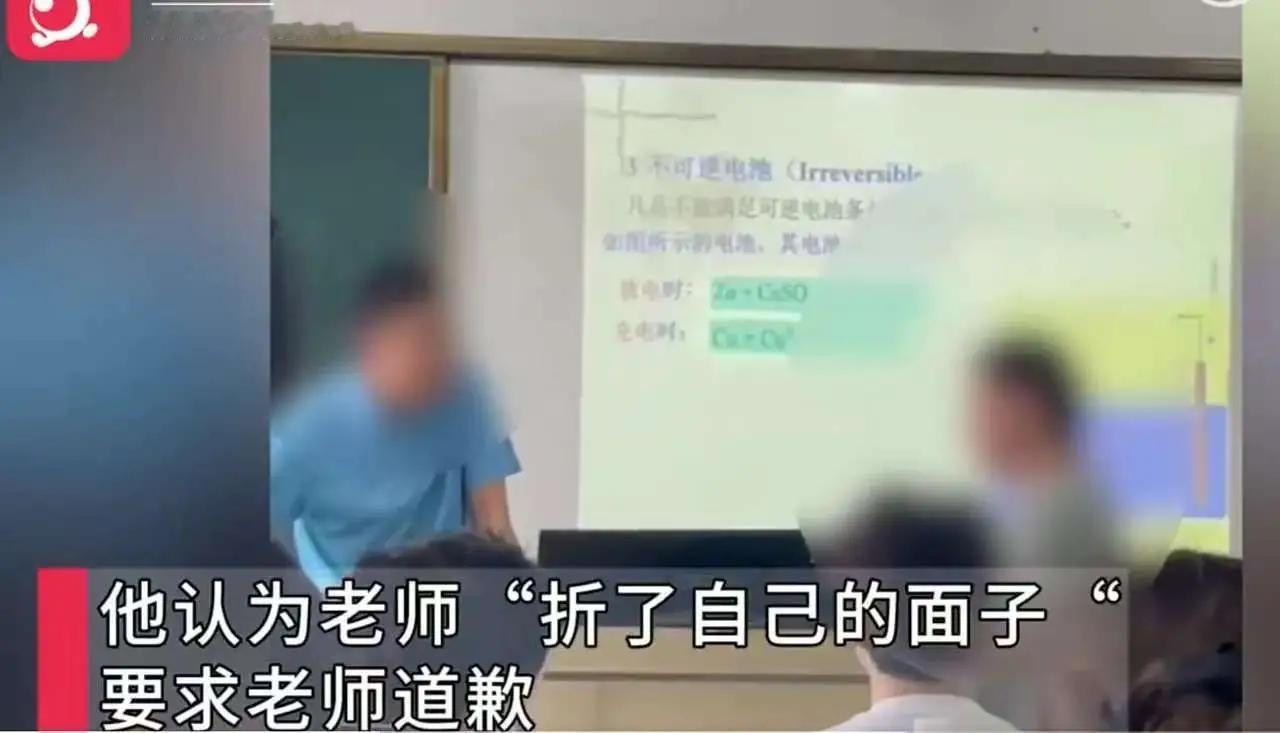 高校课堂突发“杀杀杀”惊魂！迟到学生爆发怒吼，老师和同学都懵了！上课迟到，被