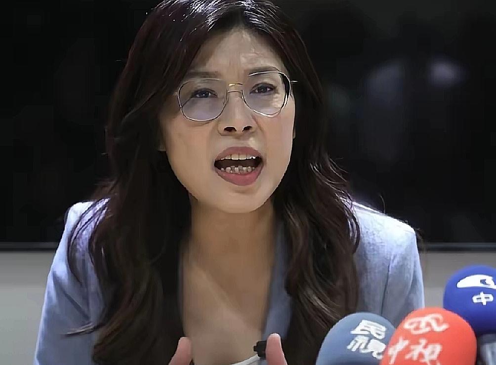 郑丽文：我就是东方大国人。郑丽文凭借一口好韵味十足的沪语，出色的口才，家国情怀，