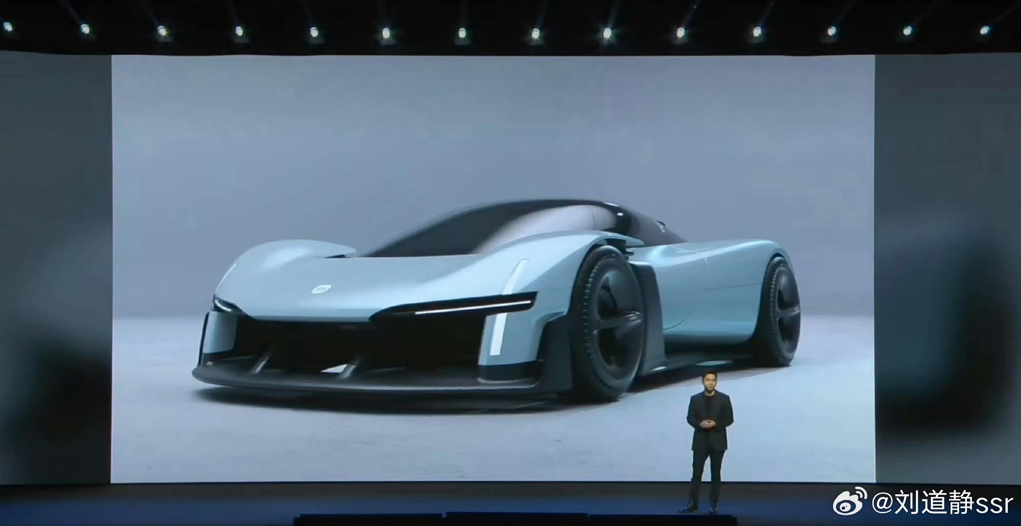 小米概念超跑太帅了！这车要是量产这样，100W以内我绝对买～出去太拉风了～外面内