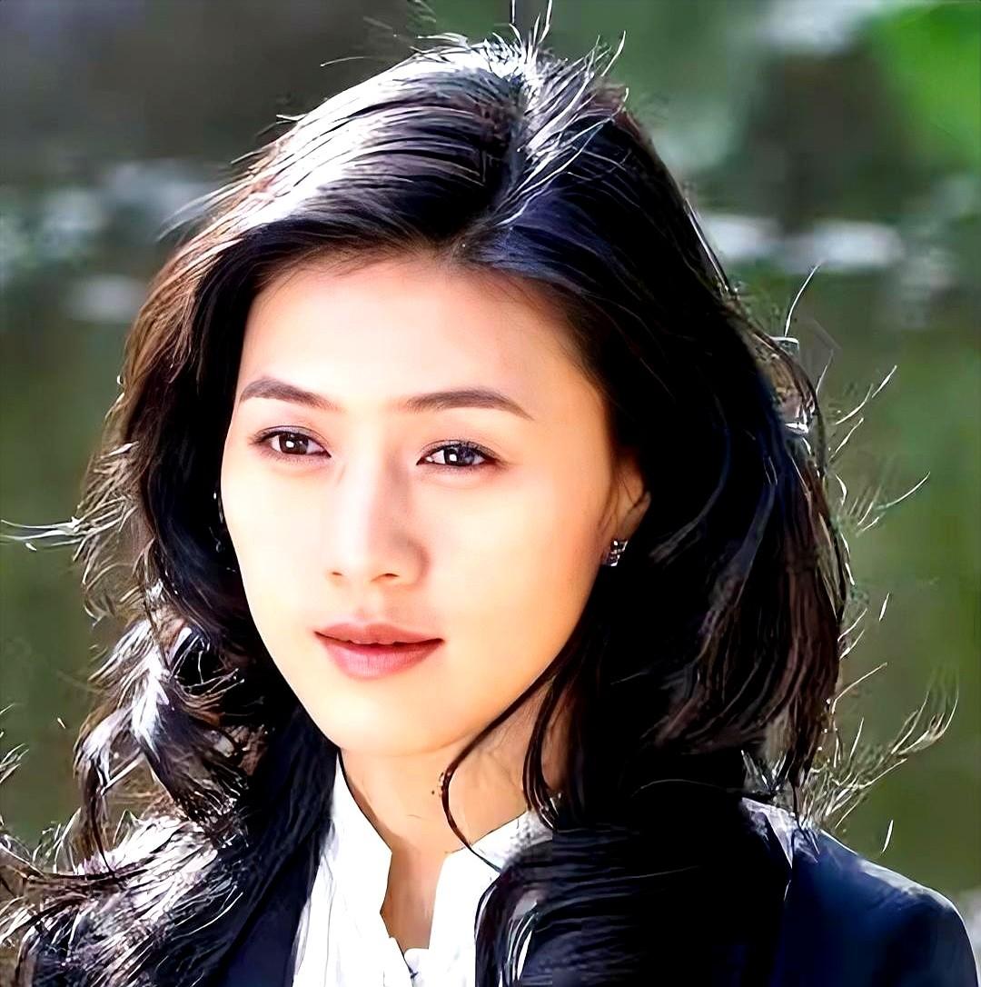人称"资本女大佬"的田海蓉，追了陆毅好多年没追上，嫁入豪门十六年，爹瘫痪妈癌症，
