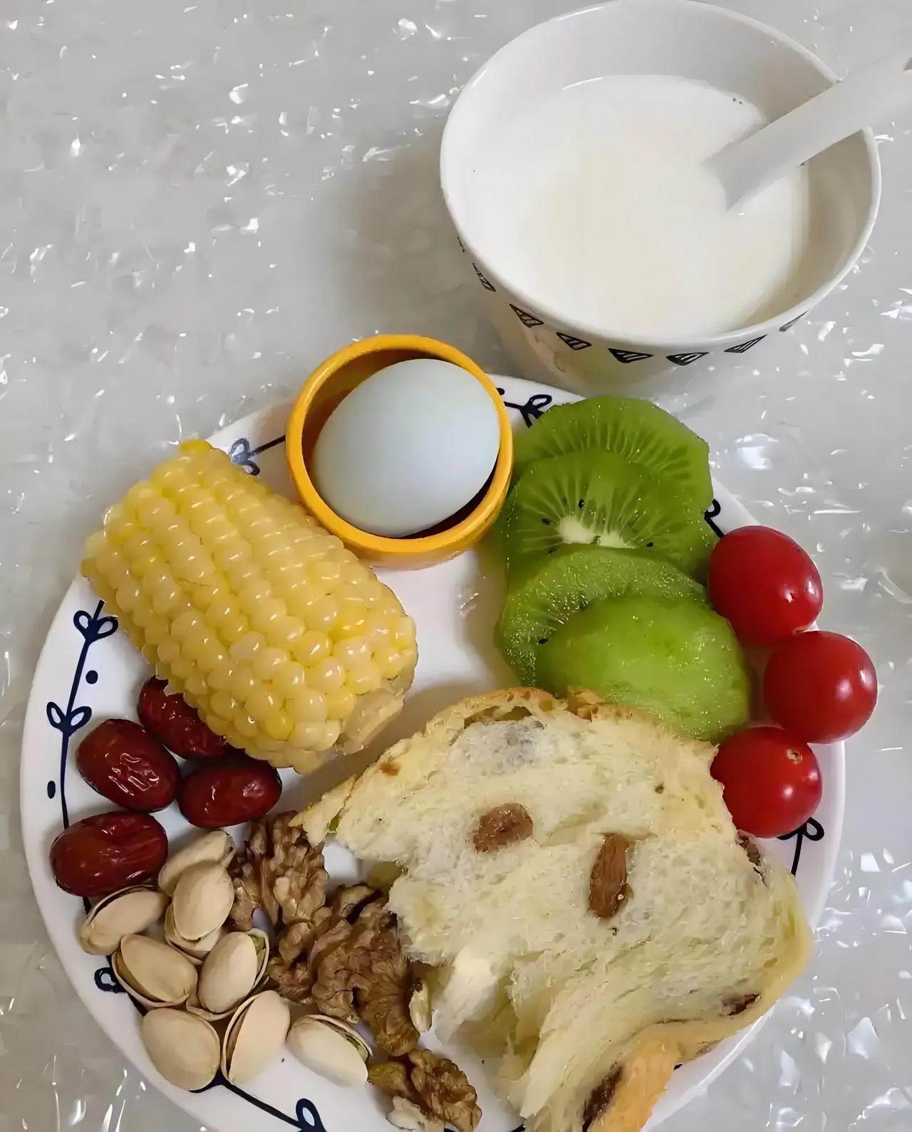 亲妈为我准备的早餐，大家看看怎么样？老妈说这早餐营养丰富，还可以减肥。可问题的关