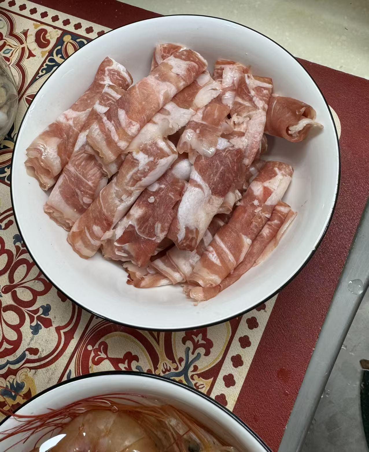 过周六日就没有时间在头条上浏览了。早饭后，去超市买菜的公交车上，打开手机看别人