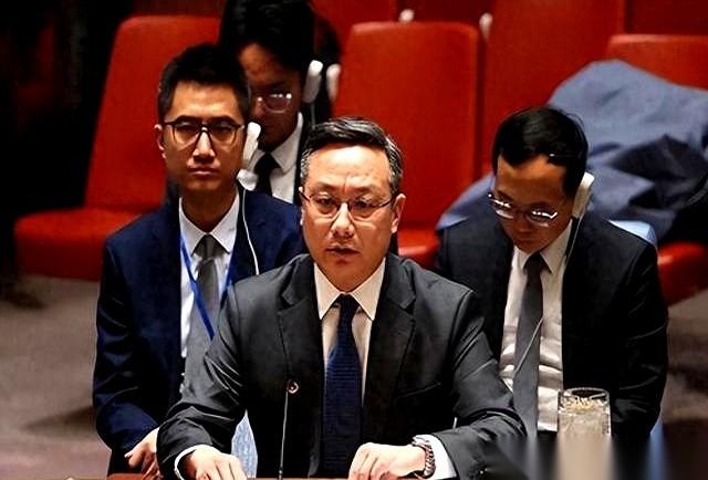 这场发生在十月初纽约联合国总部的交锋，直接掀翻了某些“人权导师”的底牌。会议刚