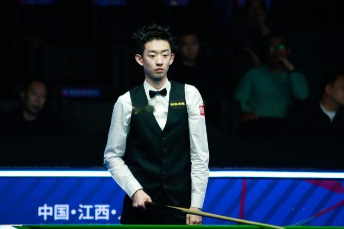 吴宜泽5-4险胜，晋级16强！北京时间3月18日下午，玉山斯诺克世界公开赛刚