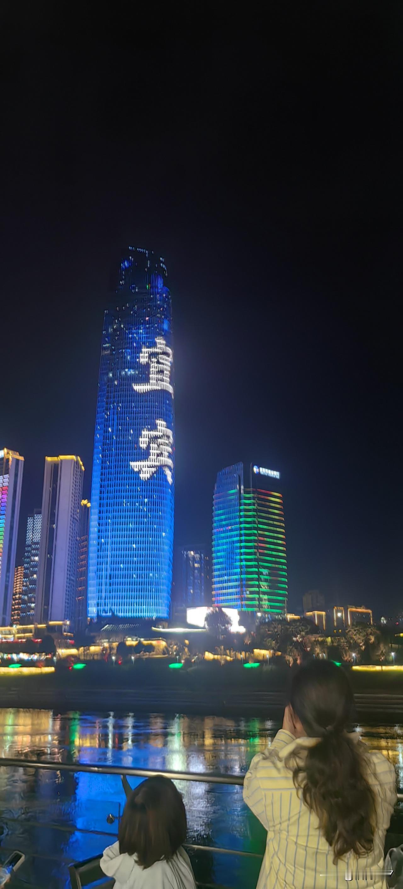 有一说一，宜宾这种大江大河的城市架构，确实大气，绵阳是没法比的。但是，城市建设的