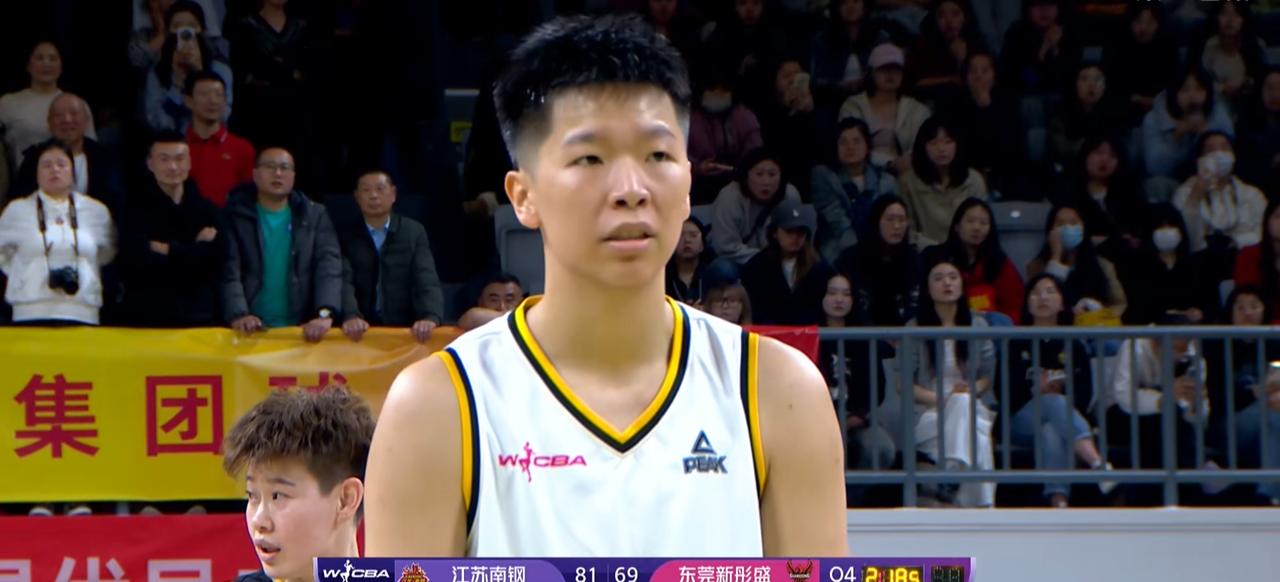 本赛季WCBA联赛中，广东女篮惨遭江苏女篮淘汰，原因是多方面的：从阵容磨合看，