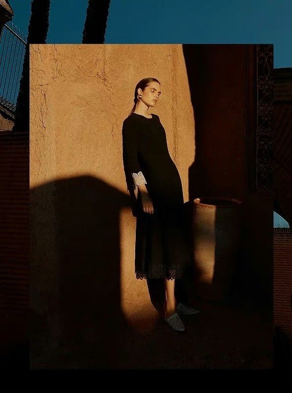 自律，就是一种自我完善的过程，其中必然经历放弃的痛苦，其剧烈的程度，甚至如同面对