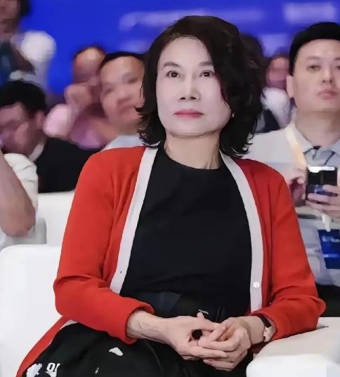 脸都不要了！北京、上海的家电卖场和仓库，格力新空调的箱子正面直接印着“全铜管”这