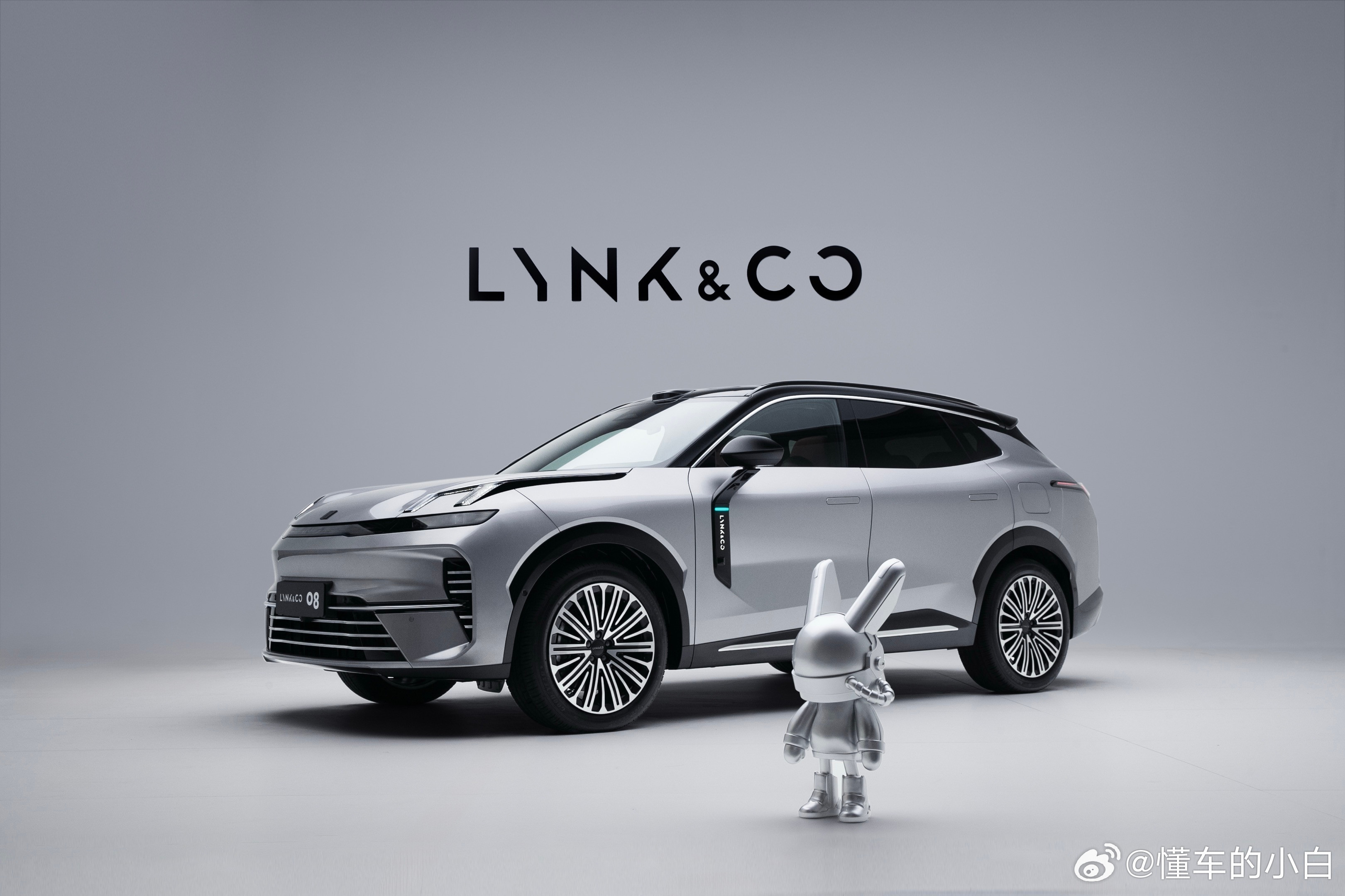 领克08EM-P最近又出了一个新的皮肤！极光套装外观颜色是极光银内饰颜